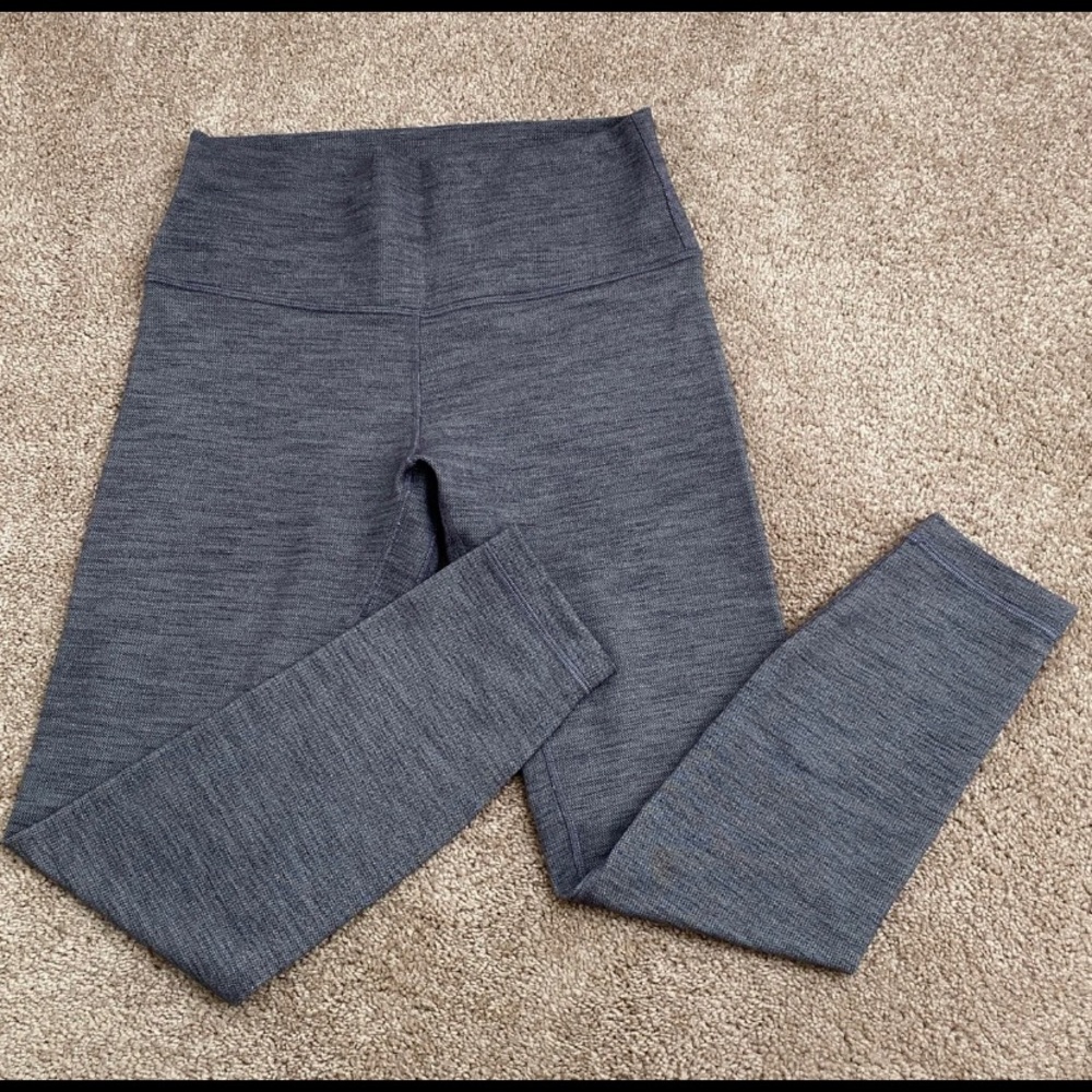 *New w/o Tags* Lululemon Size 8 25" Leggings grey textured leggings.